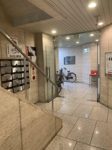 大和地所相生町ビルのエントランス