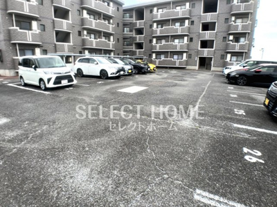 【駐車場】 | グランドゥール須田 | 車をお持ちの方に嬉しい駐車場付きの物件です