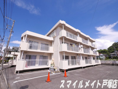 【外観】 | カネコハイツ | 商業施設充実＆複数沿線がご利用いただける戸塚駅までバス10分