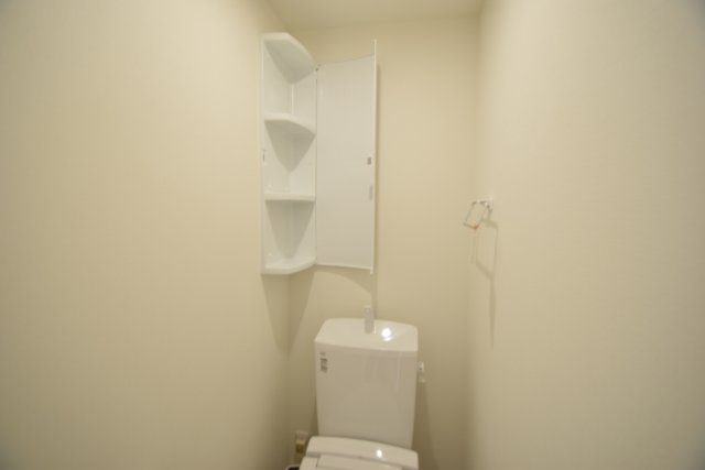 Ulalaのトイレ|トイレに収納が付いています。