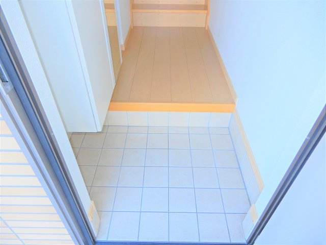 グランヒルAの玄関