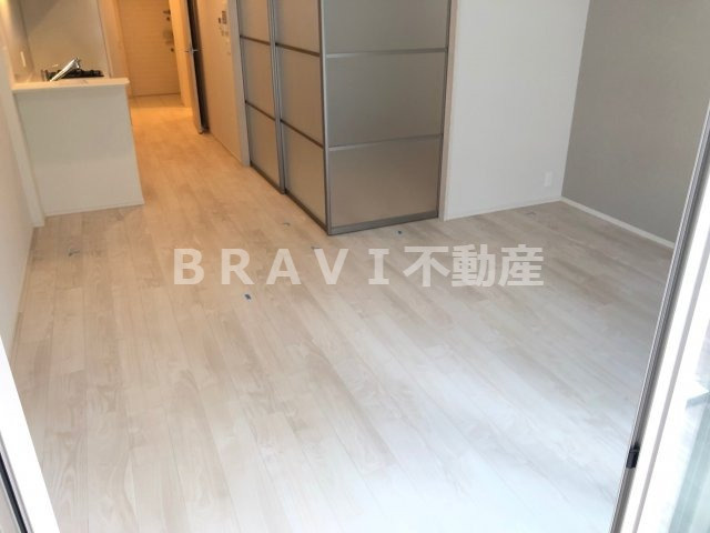 OPUS RESIDENCE SHINSAIBASHI SOUTH　BRAVI不動産の居間・リビング|【オーパスレジデンス心斎橋サウス】こちらのリビングで趣味の時間をお楽しみください