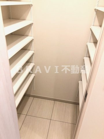 OPUS RESIDENCE SHINSAIBASHI SOUTH　BRAVI不動産の収納|【オーパスレジデンス心斎橋サウス】収納のためのスペースです