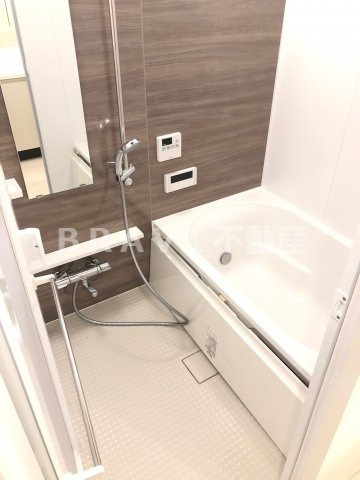 OPUS RESIDENCE SHINSAIBASHI SOUTH　BRAVI不動産の浴室|【オーパスレジデンス心斎橋サウス】きれいなお風呂です