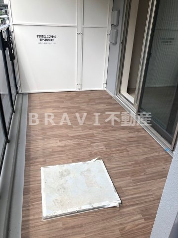 OPUS RESIDENCE SHINSAIBASHI SOUTH　BRAVI不動産のバルコニー|【オーパスレジデンス心斎橋サウス】お洗濯にも便利なバルコニー付き