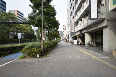 【周辺】 | ライオンズマンション川崎貝塚 | 前面道路