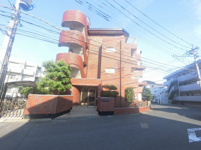 【外観】 | グリーンシティ鷺沼第2 | 南西向き・角部屋につき陽当たり・採光・通風良好。
急行停車の田園都市線「鷺沼」駅徒歩９分の好立地です。