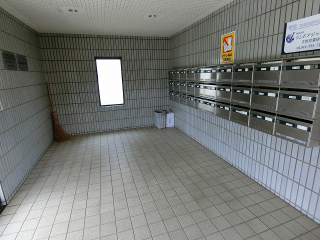 第七西砂川ハイツA棟のロビー