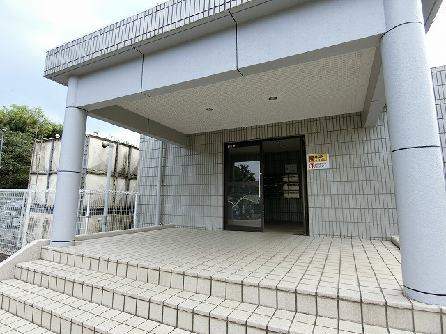 第七西砂川ハイツA棟のエントランス