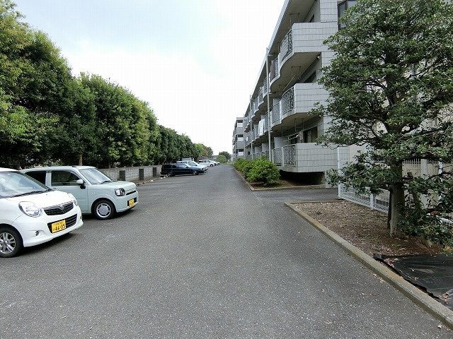 第七西砂川ハイツA棟の駐車場
