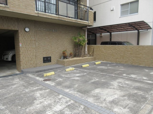 ハニーハイツ渡辺Ⅱの駐車場| ハニーハイツ渡辺Ⅱ 