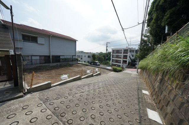 保土ヶ谷区霞台 新築戸建【成約】の前面道路含む現地写真