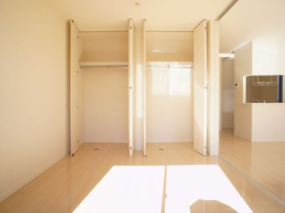 【収納】 | アリシャA | 充実収納付きの南側洋間です♪