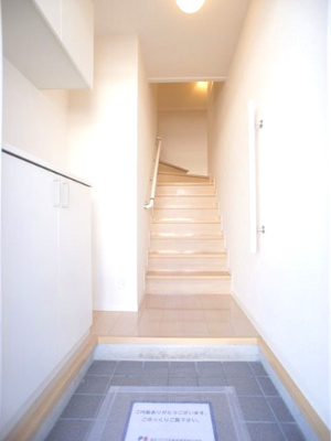 【玄関】 | アリシャA | 1階玄関！たくさん収納できるシューズボックスが付いています♪