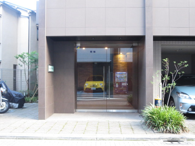 アイルイムーブル西日暮里のエントランス