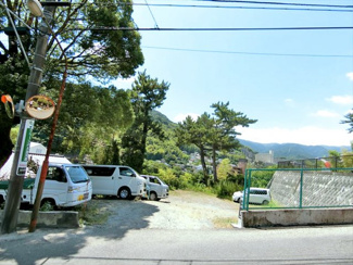 【前面道路含む現地写真】 | 晴天の下に広がった１８８坪の売地です。