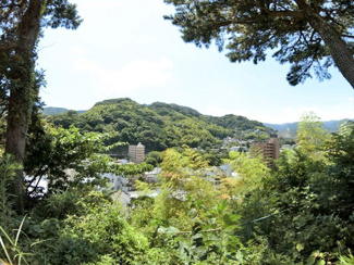 【展望】 | 物件からは湯河原の閑静な街並みや山々の稜線も一望できます。