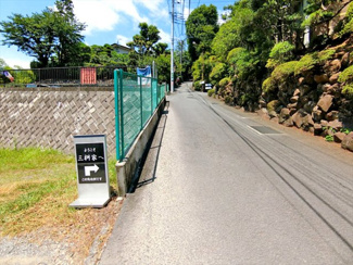 【前面道路含む現地写真】 | 前面道路に接していて車などで移動しやすいです。