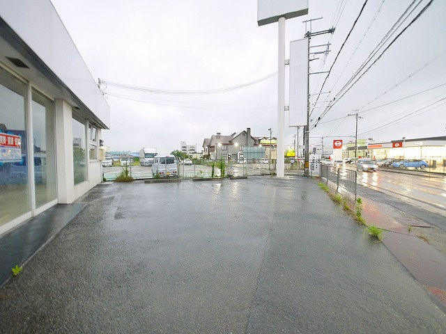 上三橋町テナントの駐車場|駐車場もついてます。