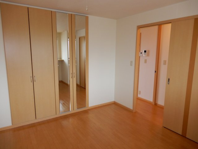 ハッピーガーデンの洋室