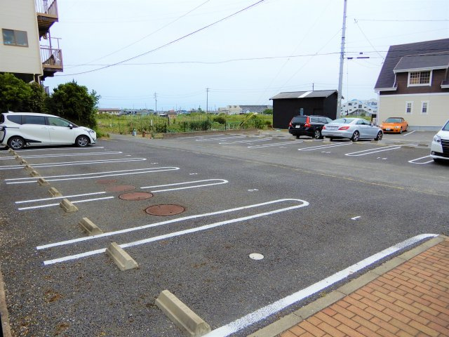 ハッピーガーデンの駐車場