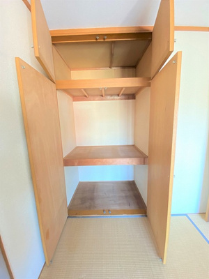 【収納】 | 小泉テラスA | 和室6帖のお部屋にある収納スペースです！お部屋がすっきり片付いて快適に！