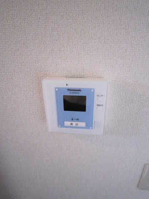 【セキュリティ】 | 小泉テラスA | 防犯対策に有効なカメラ付きインターホン！事前に来訪者の確認が出来るので慌てませんね♪一人のお留守番でも安心☆