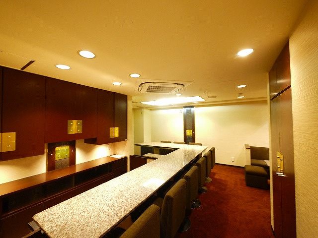 アルファプレイスの内装