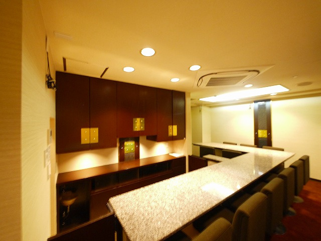 アルファプレイスの内装