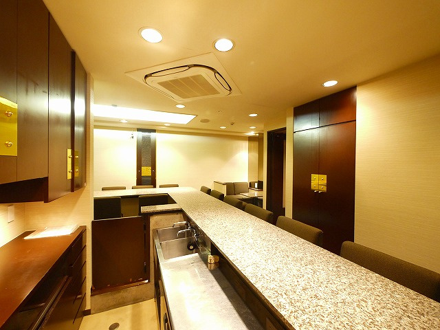 アルファプレイスの内装