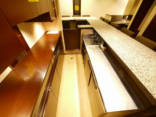 アルファプレイスの内装