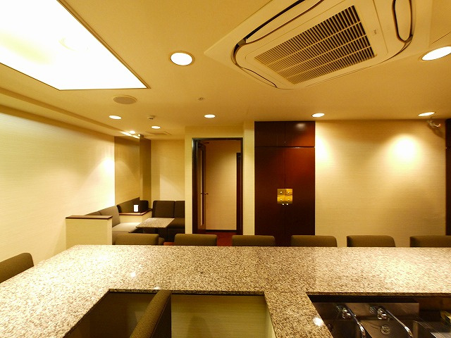 アルファプレイスの内装