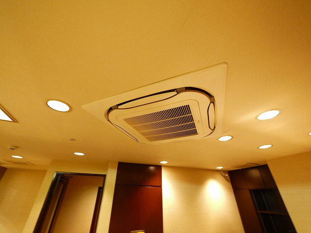 アルファプレイスの内装