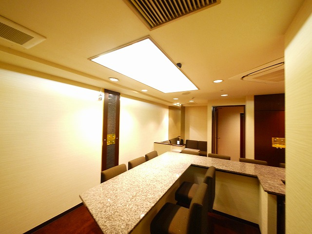 アルファプレイスの内装