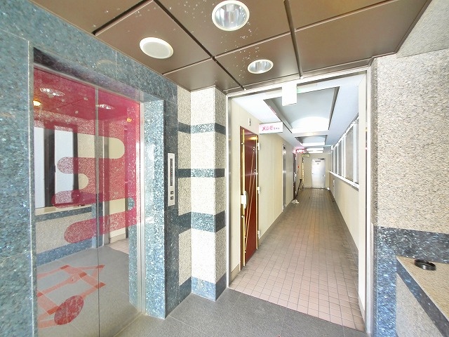 アルファプレイスのエントランス