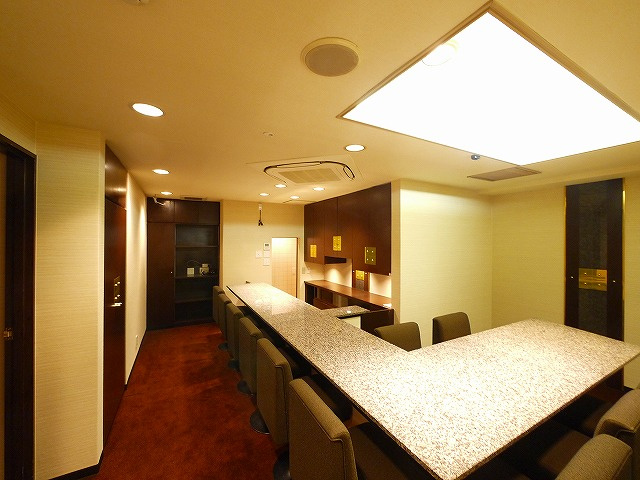 アルファプレイスの内装