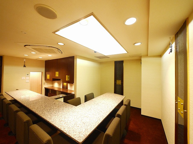 アルファプレイスの内装