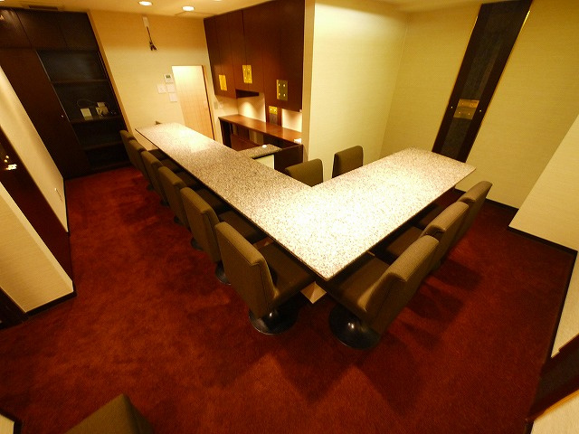 アルファプレイスの内装