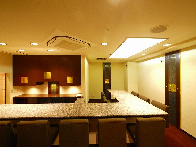 アルファプレイスの内装