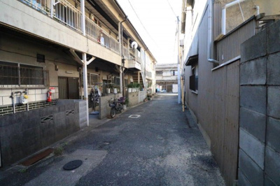 【前面道路含む現地写真】 | 水堂町2丁目事業用地