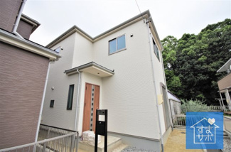 【外観】 | 1号棟　現地（2019年9月）撮影
堂々完成しました！即入居可♪
敷地面積173.68㎡（52.53坪）。
駐車3台可能。