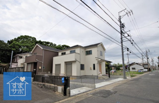 【前面道路含む現地写真】 | 2号棟　現地（2019年9月）撮影
前面道路は東側幅員約5.9mの公道。