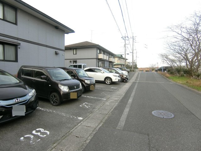 プリムローズⅢA棟の駐車場