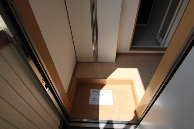 シャンブル日吉の玄関|別部屋の参考写真です。