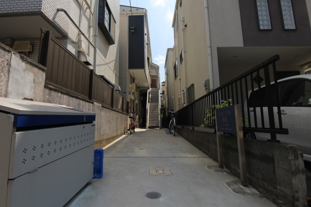 シャンブル日吉のエントランス