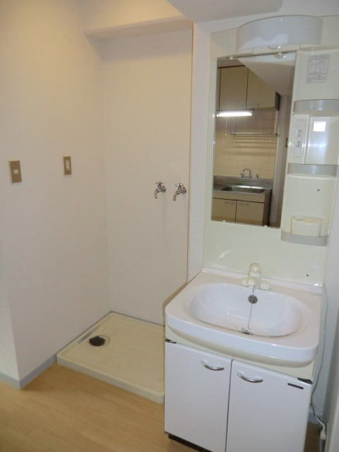 日誠マンションの独立洗面台