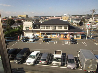 【その他共用部分】 | グリーンビル | お隣にはコンビニエンスストアが御座います。