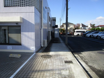 【駐車場】 | グリーンビル | 建物横駐車場空き有り。