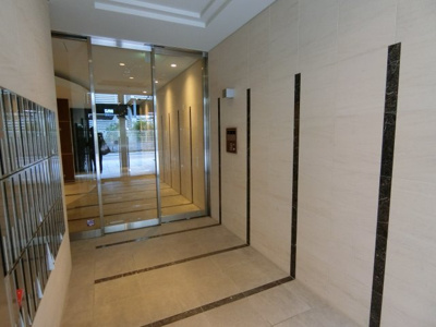 【エントランス】 | Cent quatre(サンカトル)