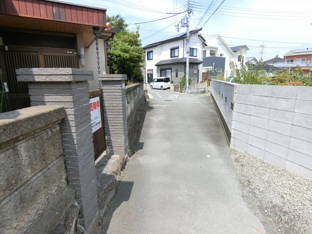 明石市大久保町西嶋　土地の前面道路含む現地写真|一部前面道路狭いとこもありますが　建築　車の通行には支障ございません